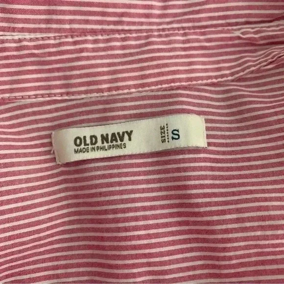 Old Navy red and white pleated button up - Picture 5 of 6